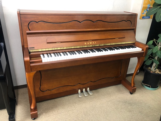 新品、カワイピアノC480F、人気の高級ヨーロピアン、ベストセラーモデル♪ 新品ピアノ カワイ(KAWAI C580F) エレガントな装いに高い表現力